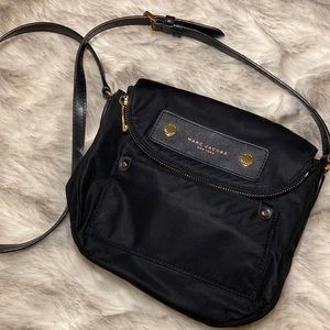 COPY - MARC JACOBS: Black & Gold Cross Body Purse